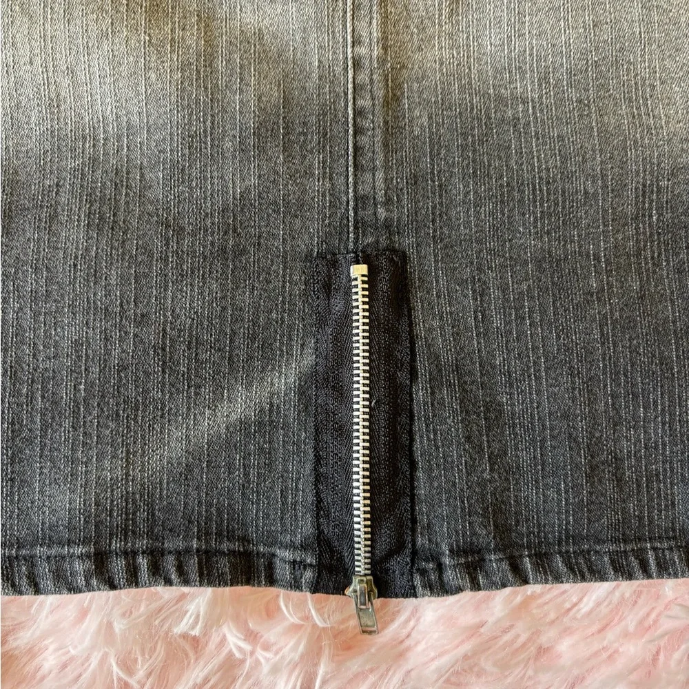 Bebé ✨RARE✨ gray denim skirt w/ silver hardware - Picture 6 of 6